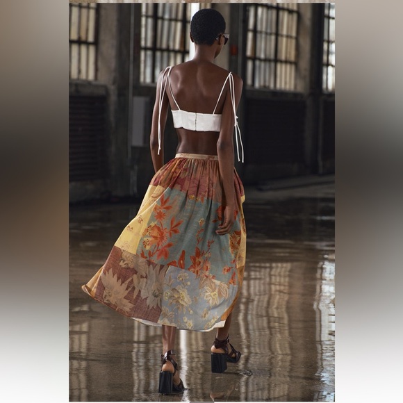 ✨SALE✨ ZARA PRINTED MIDI SKIRT ZW COLLECTION
✨SALE✨ - Picture 2 of 6